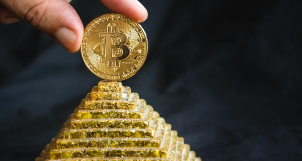 img:Bitcoin é pirâmide? Entenda por que essa ideia é equivocada