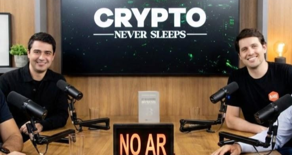 img:Imagem de destaque com a fotografia dos participantes do episódio 30 do podcast "Crypto Never Sleeps".